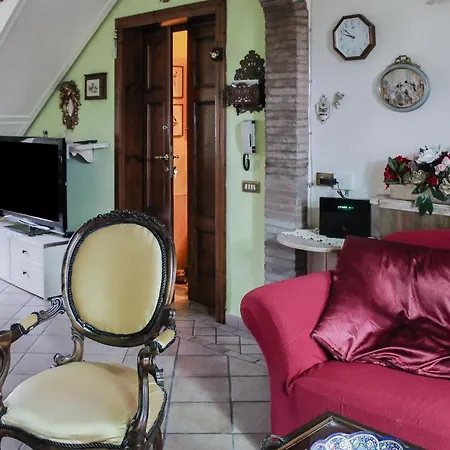 Comfy Near The Station With Balcony! Lucca