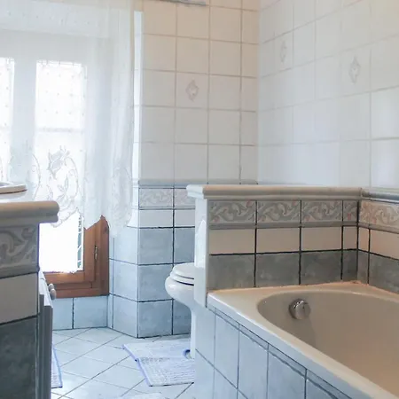 Comfy Near The Station With Balcony! Apartment
